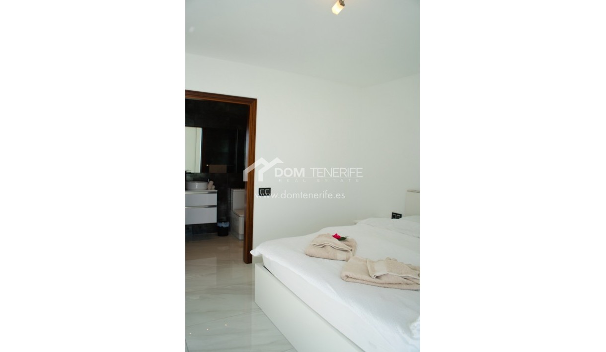Revente - Villa -
Adeje - San Eugenio Alto