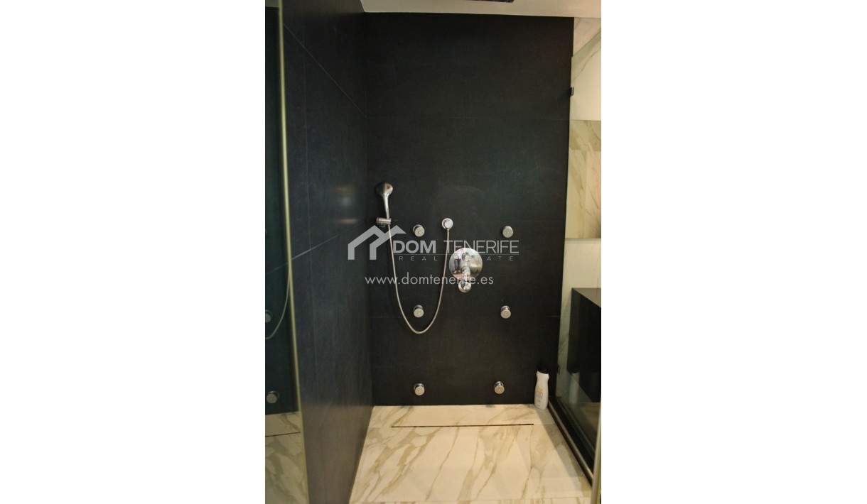 Revente - Villa -
Adeje - San Eugenio Alto