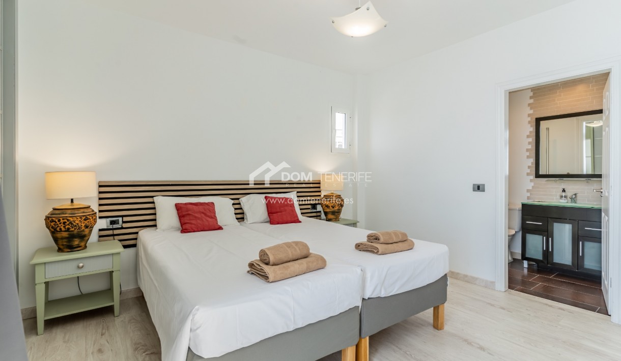 Kurzzeitmiete - Zweifamilienhaus -
Adeje - San Eugenio Alto