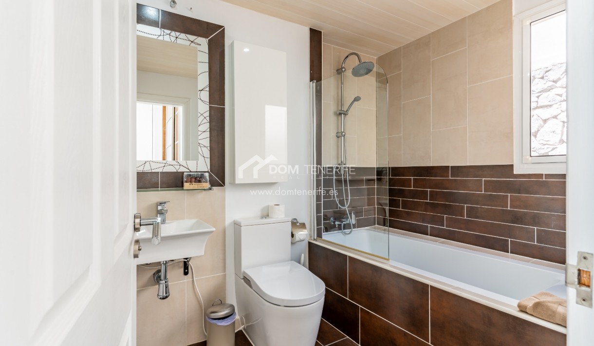 Kurzzeitmiete - Zweifamilienhaus -
Adeje - San Eugenio Alto