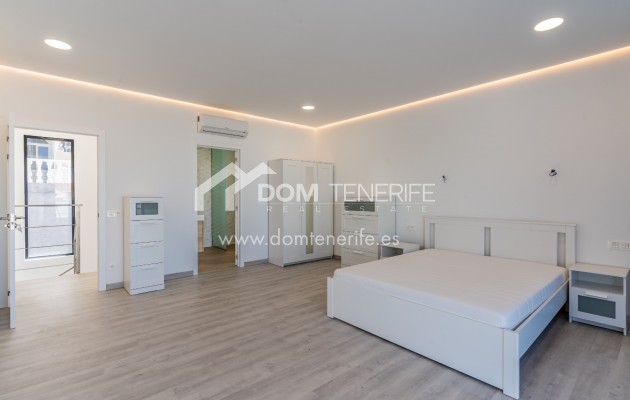 Revente - Villa -
Adeje
