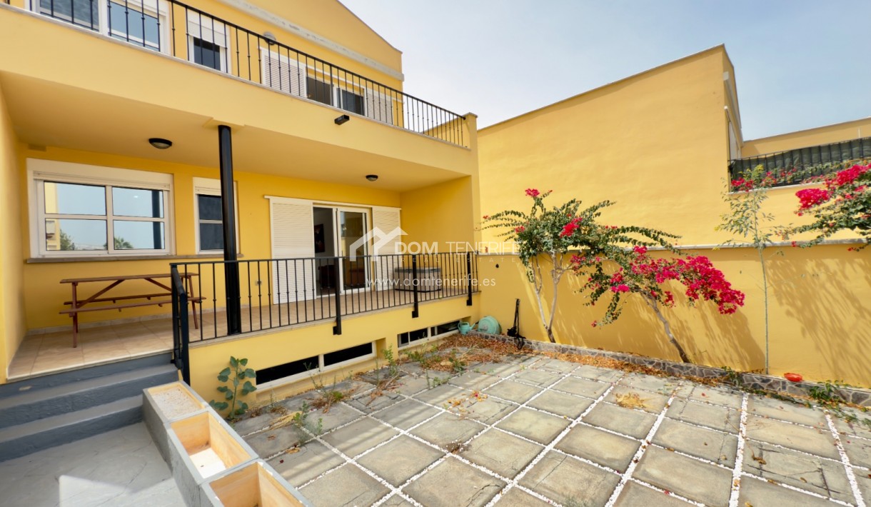Location - Maison de ville -
Adeje - El Madroñal