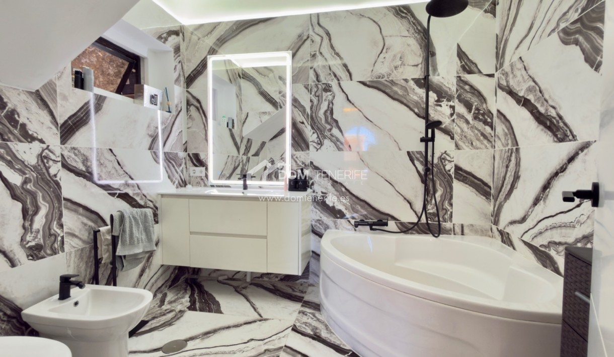 Wiederverkauf - Stadthaus -
Adeje - San Eugenio Alto