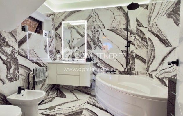 Wiederverkauf - Stadthaus -
Adeje - San Eugenio Alto