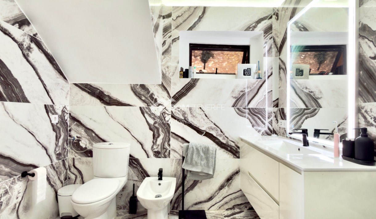 Wiederverkauf - Stadthaus -
Adeje - San Eugenio Alto