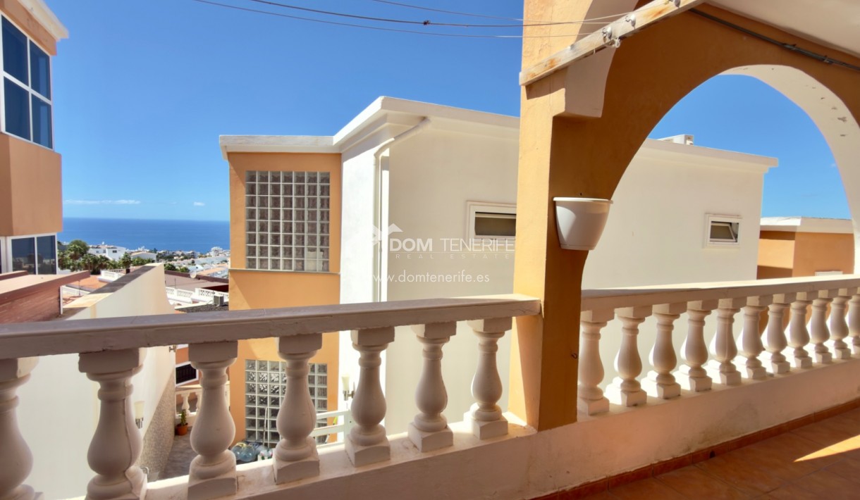 Wiederverkauf - Stadthaus -
Adeje - San Eugenio Alto