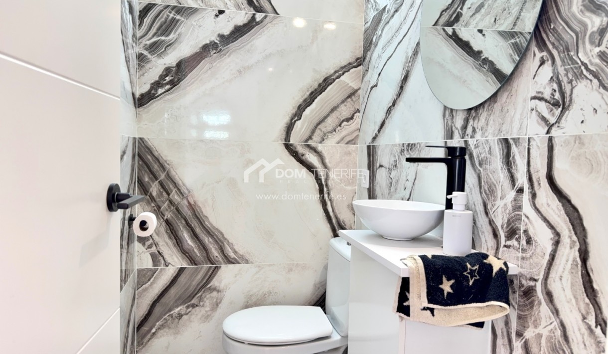 Wiederverkauf - Stadthaus -
Adeje - San Eugenio Alto