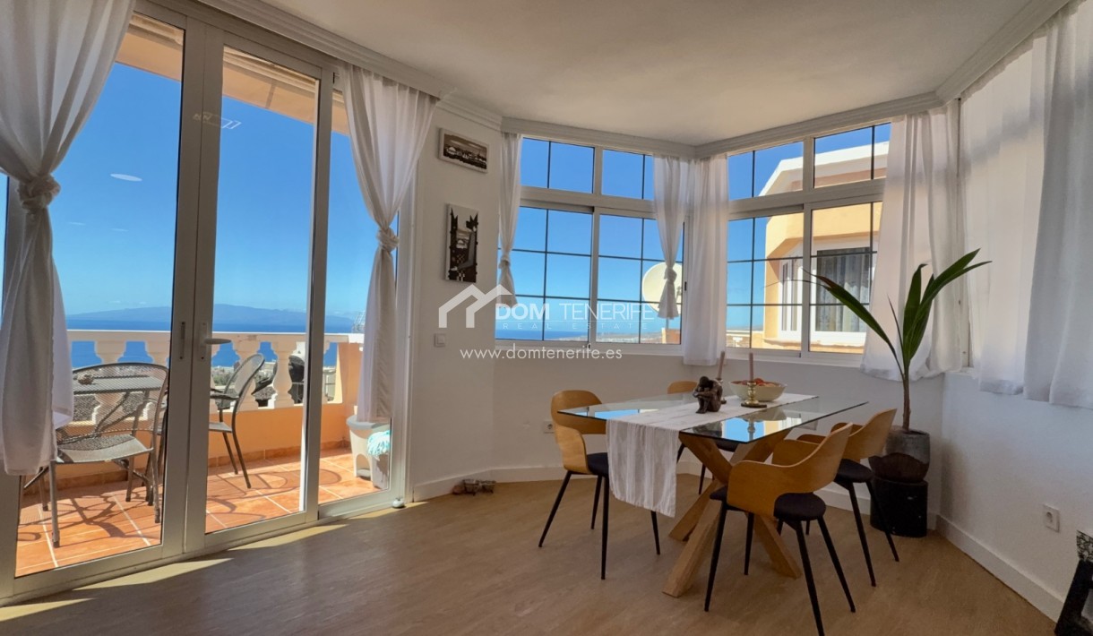 Wiederverkauf - Stadthaus -
Adeje - San Eugenio Alto