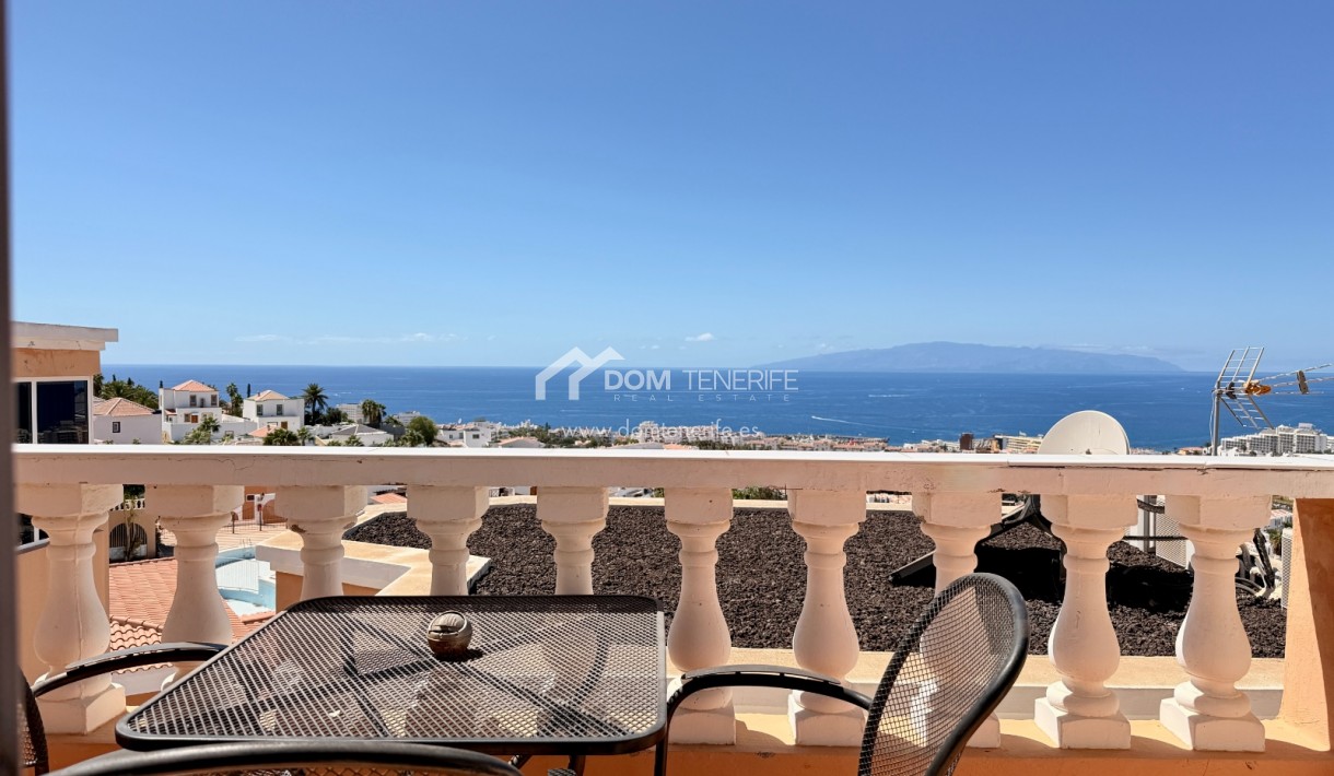 Wiederverkauf - Stadthaus -
Adeje - San Eugenio Alto