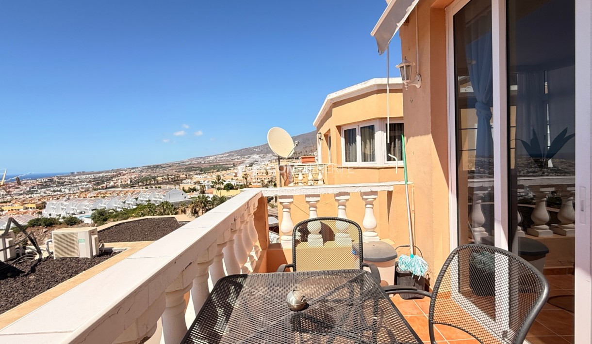 Wiederverkauf - Stadthaus -
Adeje - San Eugenio Alto