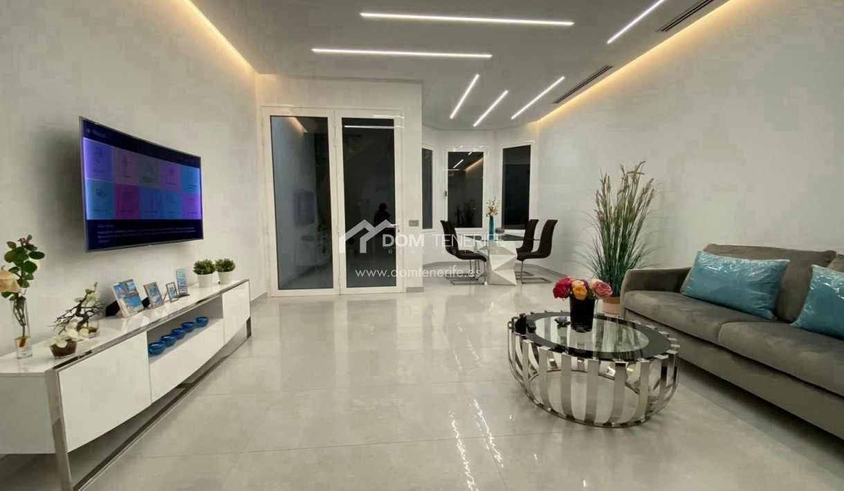 Wiederverkauf - Villa -
Adeje - Fañabé