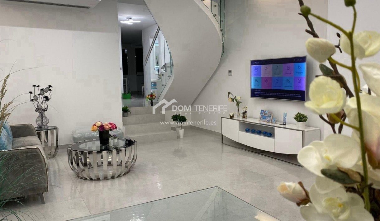 Wiederverkauf - Villa -
Adeje - Fañabé