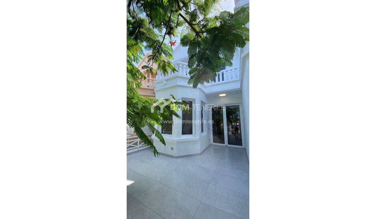 Wiederverkauf - Villa -
Adeje - Fañabé