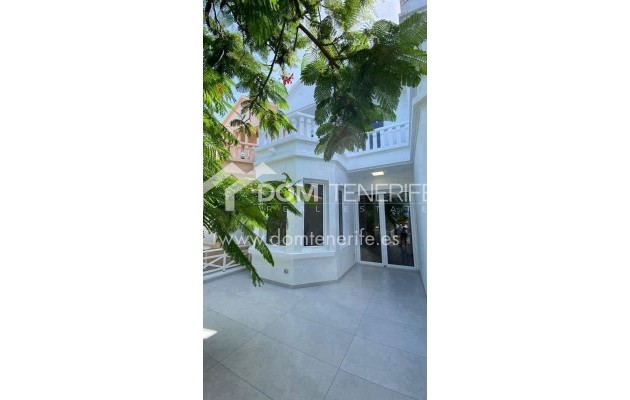 Wiederverkauf - Villa -
Adeje - Fañabé