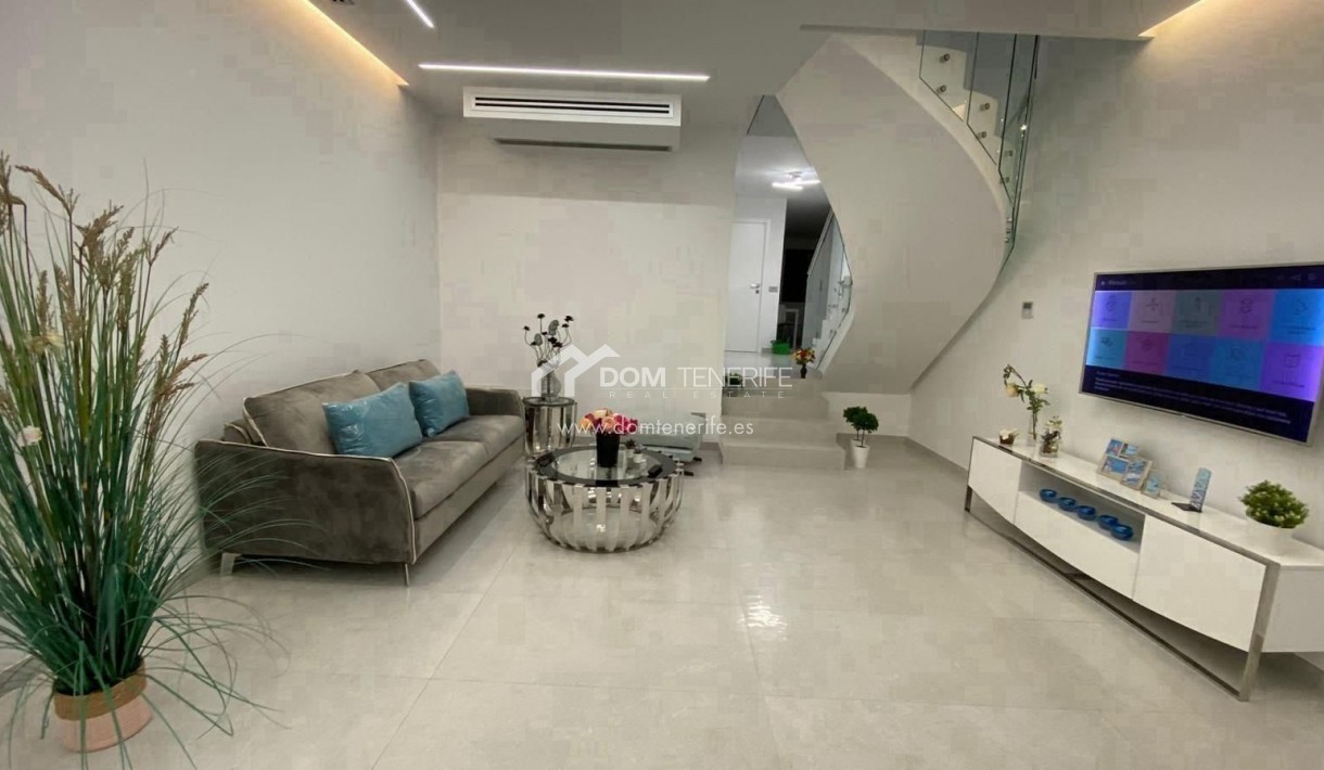 Wiederverkauf - Villa -
Adeje - Fañabé