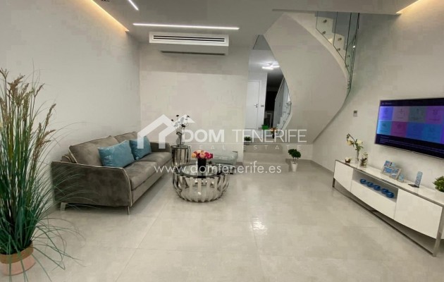 Wiederverkauf - Villa -
Adeje - Fañabé