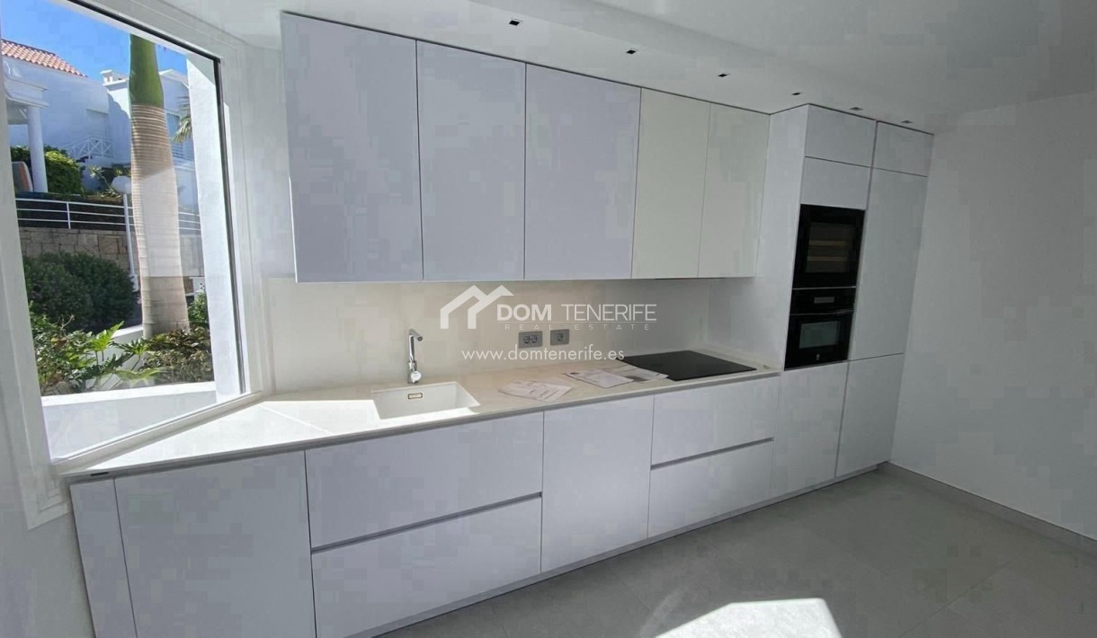 Wiederverkauf - Villa -
Adeje - Fañabé