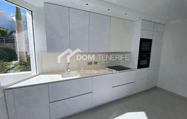 Wiederverkauf - Villa -
Adeje - Fañabé