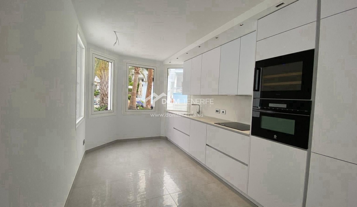 Wiederverkauf - Villa -
Adeje - Fañabé