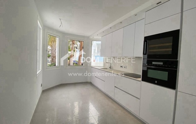 Wiederverkauf - Villa -
Adeje - Fañabé