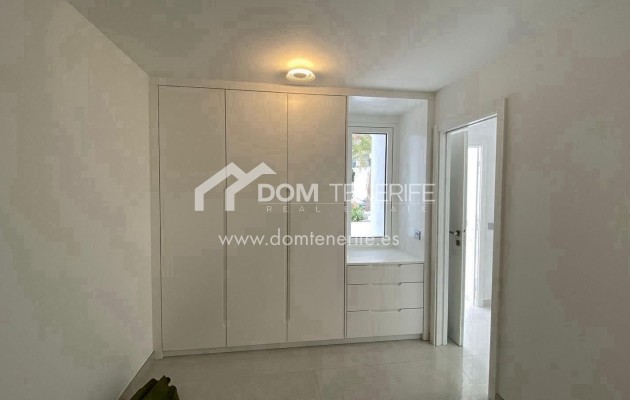 Wiederverkauf - Villa -
Adeje - Fañabé