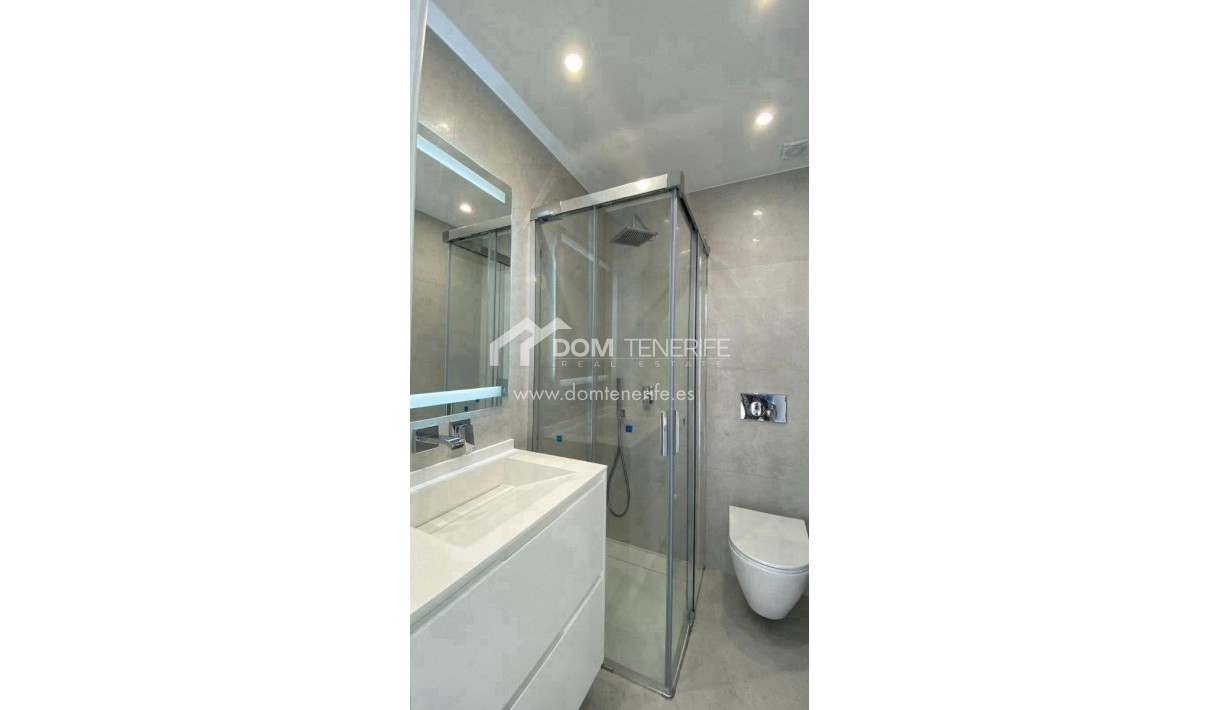 Wiederverkauf - Villa -
Adeje - Fañabé