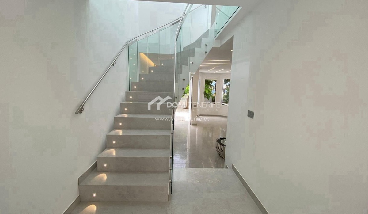 Wiederverkauf - Villa -
Adeje - Fañabé