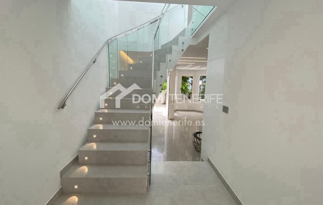 Wiederverkauf - Villa -
Adeje - Fañabé