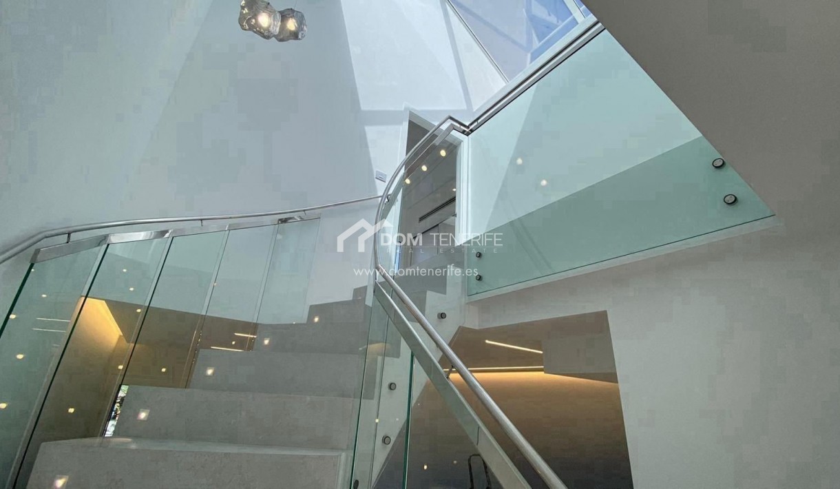 Wiederverkauf - Villa -
Adeje - Fañabé