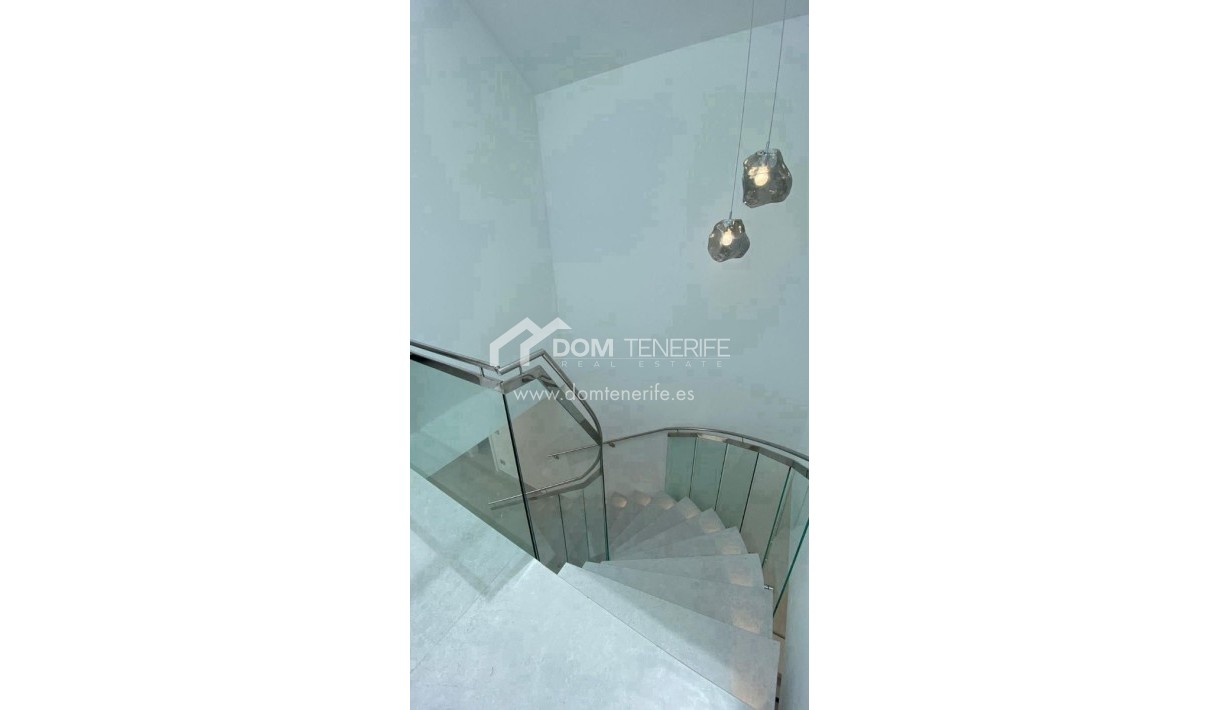 Wiederverkauf - Villa -
Adeje - Fañabé