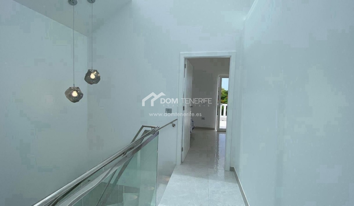 Wiederverkauf - Villa -
Adeje - Fañabé