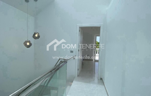 Wiederverkauf - Villa -
Adeje - Fañabé