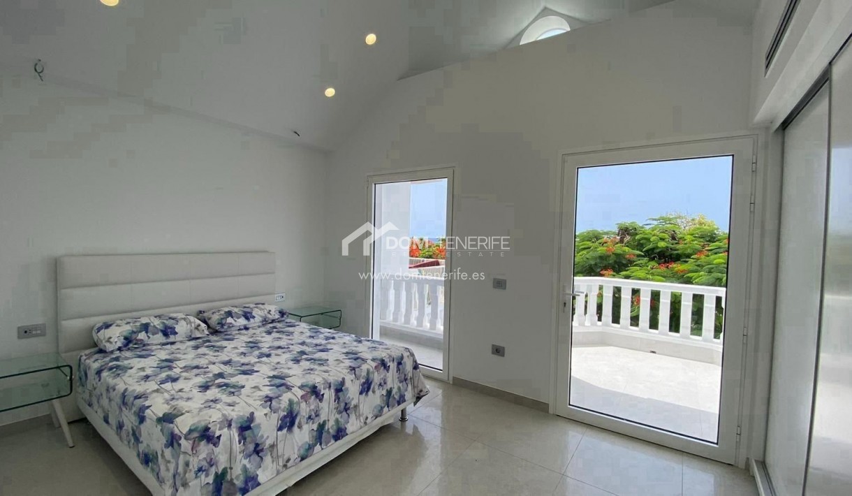 Wiederverkauf - Villa -
Adeje - Fañabé