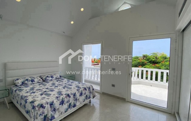 Wiederverkauf - Villa -
Adeje - Fañabé