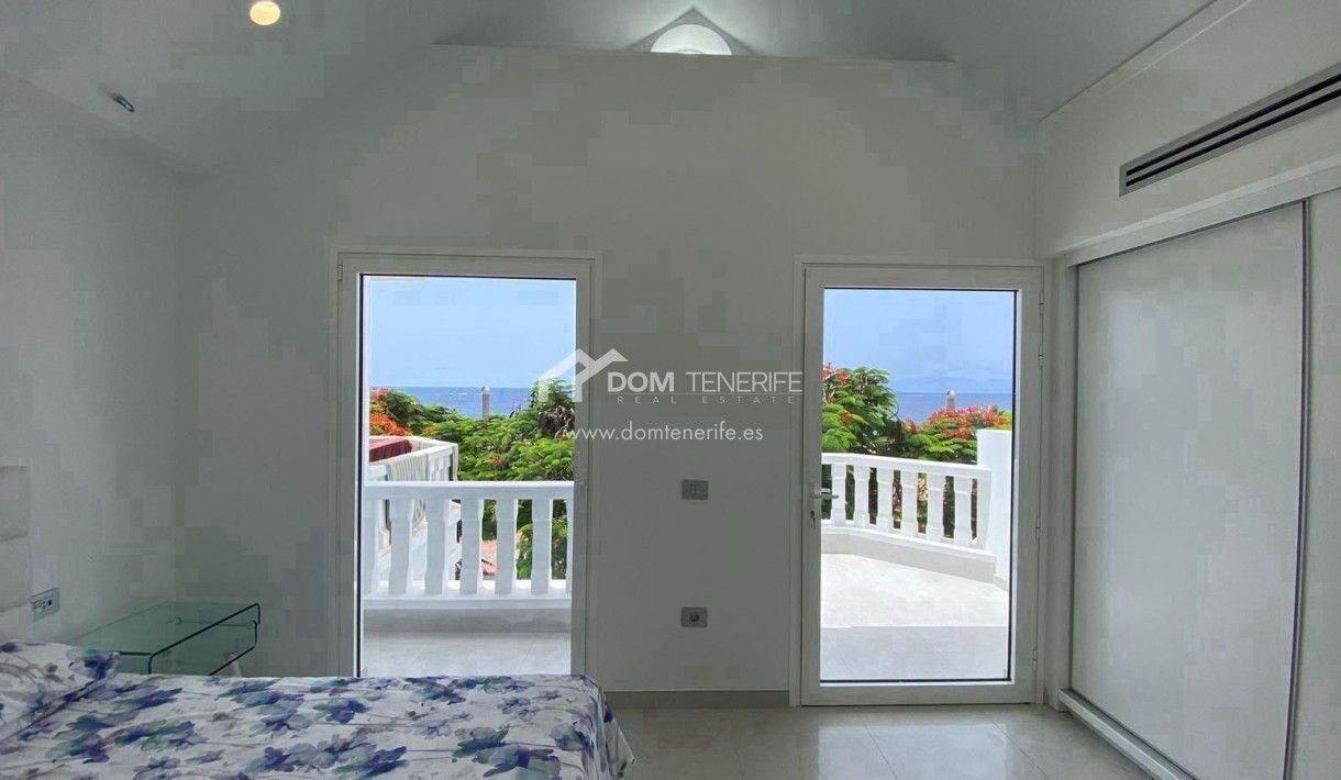 Wiederverkauf - Villa -
Adeje - Fañabé