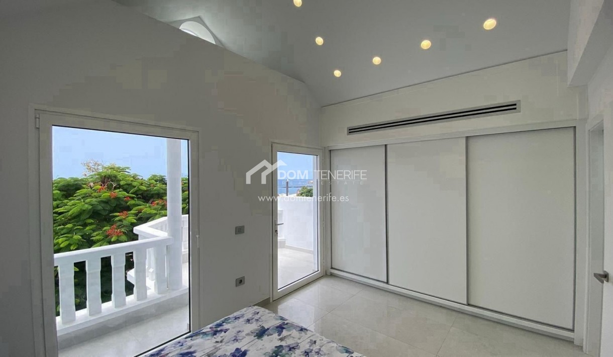 Wiederverkauf - Villa -
Adeje - Fañabé