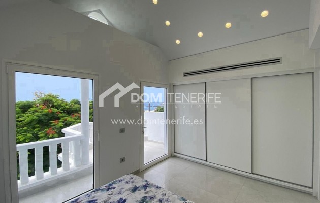 Wiederverkauf - Villa -
Adeje - Fañabé