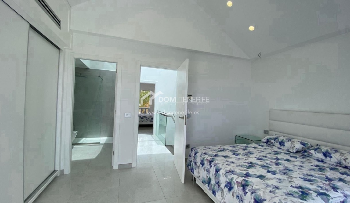 Wiederverkauf - Villa -
Adeje - Fañabé