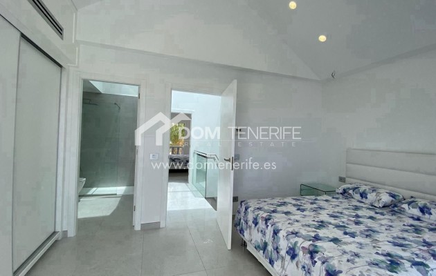 Wiederverkauf - Villa -
Adeje - Fañabé