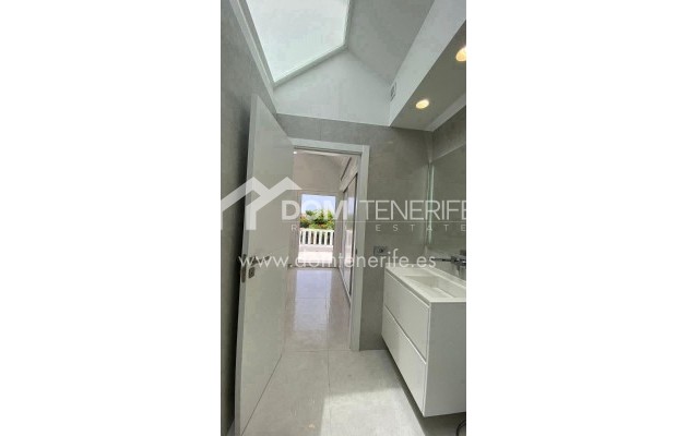 Wiederverkauf - Villa -
Adeje - Fañabé