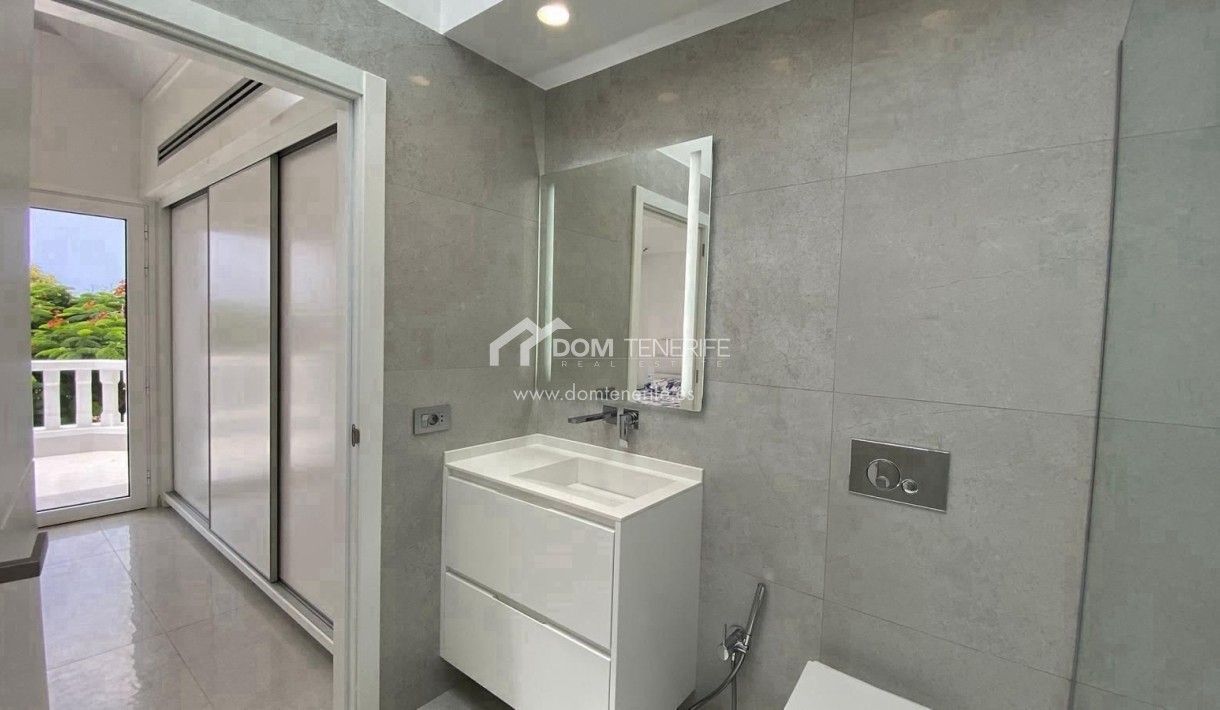 Wiederverkauf - Villa -
Adeje - Fañabé