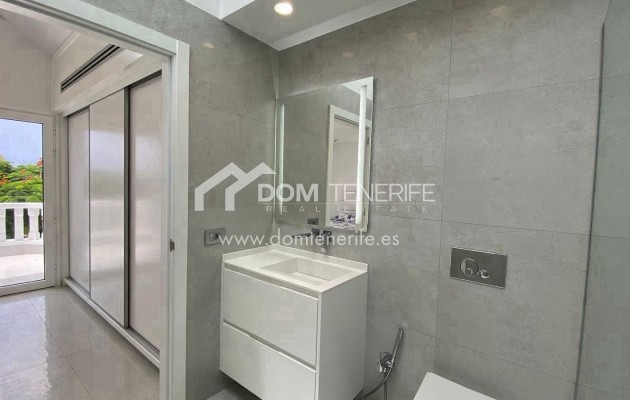 Wiederverkauf - Villa -
Adeje - Fañabé