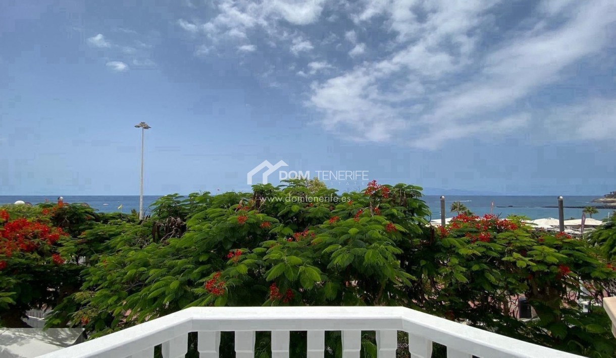 Wiederverkauf - Villa -
Adeje - Fañabé