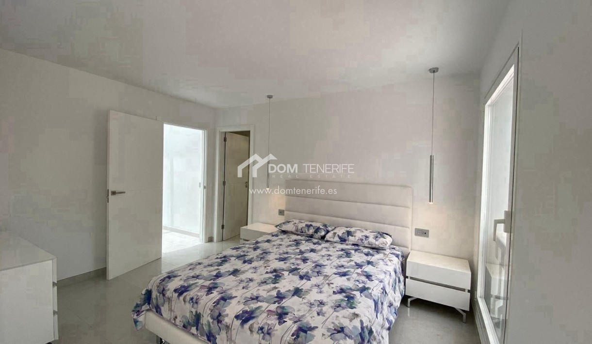 Wiederverkauf - Villa -
Adeje - Fañabé