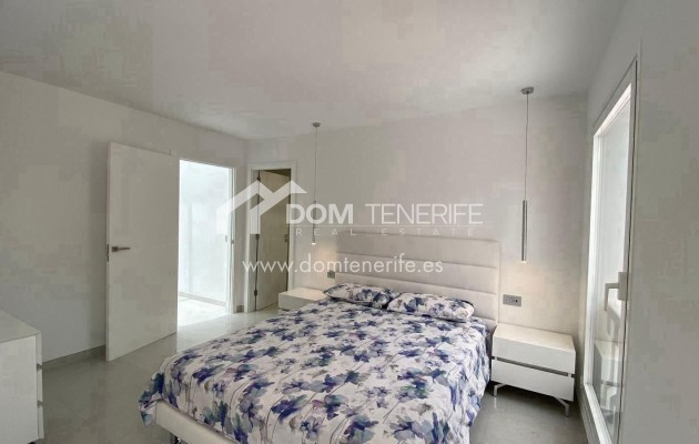 Wiederverkauf - Villa -
Adeje - Fañabé