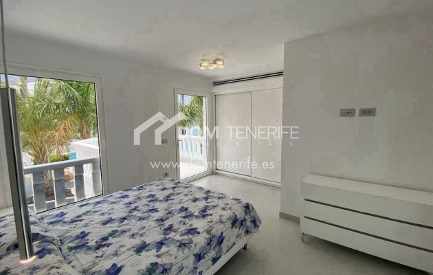 Wiederverkauf - Villa -
Adeje - Fañabé