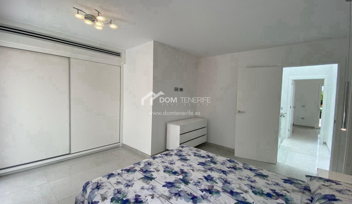 Wiederverkauf - Villa -
Adeje - Fañabé