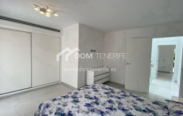 Wiederverkauf - Villa -
Adeje - Fañabé