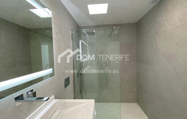 Wiederverkauf - Villa -
Adeje - Fañabé