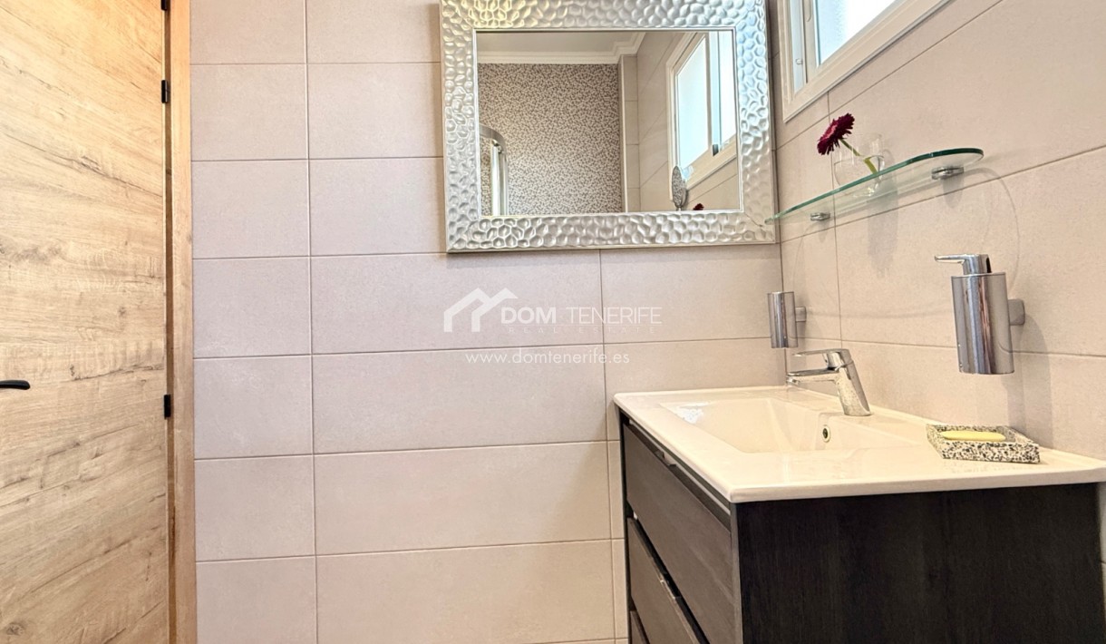 Wiederverkauf - Stadthaus -
Adeje - Torviscas Alto